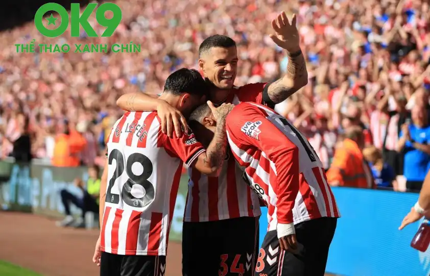 Granit Xhaka đang cùng Sunderland chễm chệ ở vị trí thứ 2 trên BXH sau vòng đấu đầu tiên. (Ảnh: Internet)