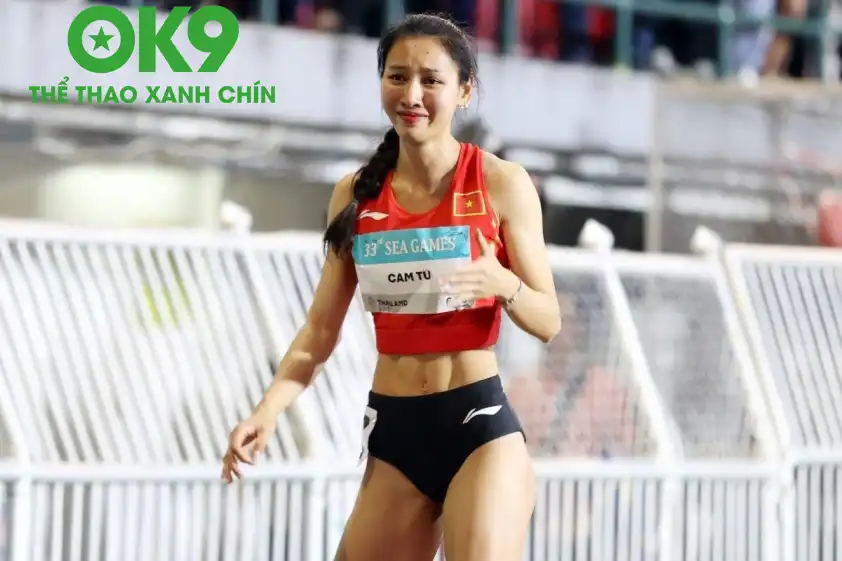 Cô gái 20 tuổi bật khóc khi biết mình có được kết quả vượt kỳ vọng (Ảnh: FBNV).